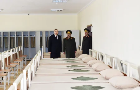 Президент Ильхам Алиев ознакомился с условиями, созданными в военном городке Н-ской воинской части ВВС минобороны