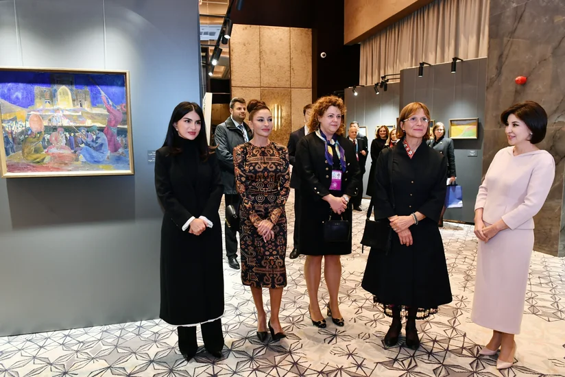 Mehriban Əliyeva Səmərqənddə “Özbəkistanın rəngləri” adlı sərgi ilə tanış olub