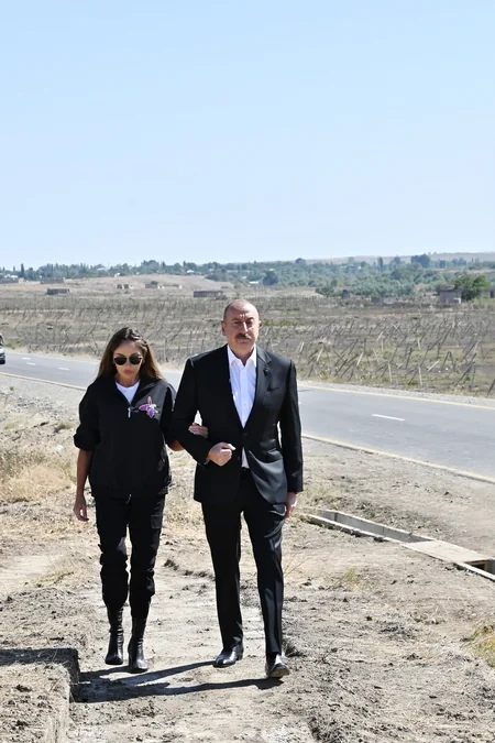 Ilham Aliyev and Mehriban Aliyeva visit memorial plaque dedicated to Remembrance Day in Qarakhanbayli