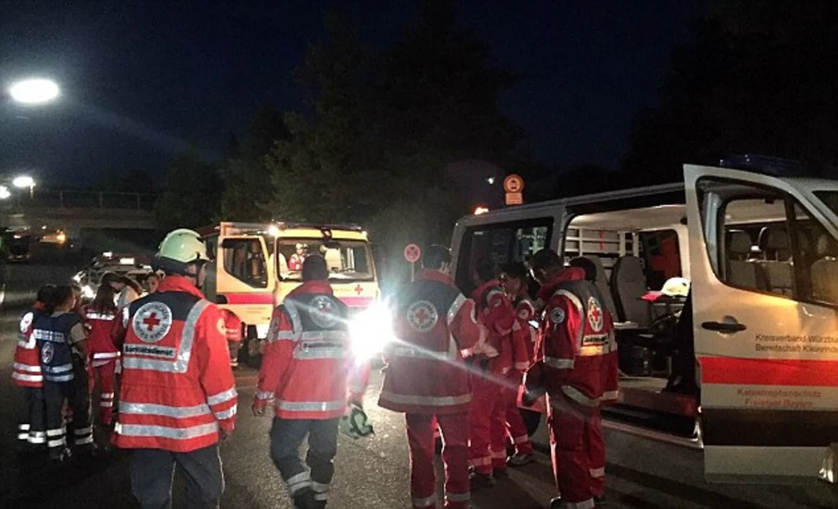 Almaniyada qatarda balta ilə sərnişinlərə hücum edən şəxsin otağından İŞİD bayrağı tapılıb - YENİLƏNİB