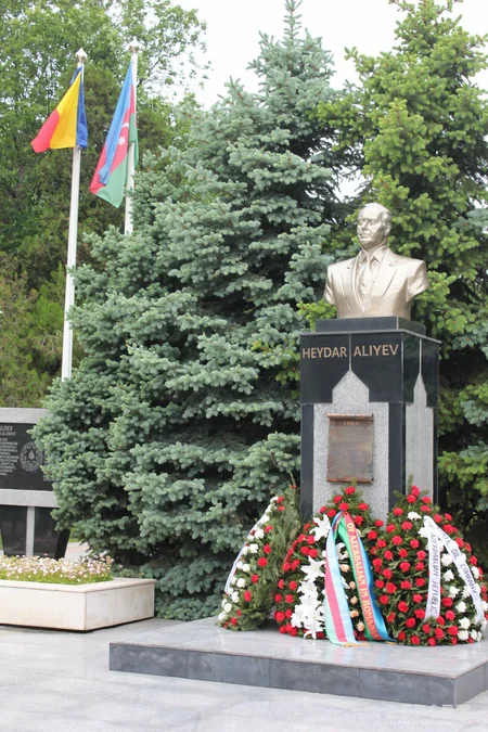 Buxarestdə Heydər Əliyevin 95 illik yubileyi qeyd olunub