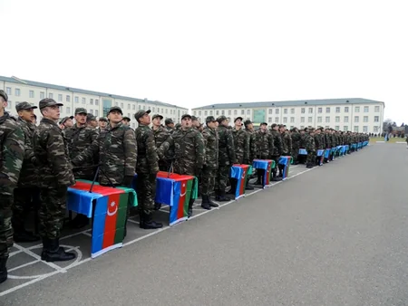 Azərbaycan əsgərləri təntənəli surətdə hərbi and içiblər