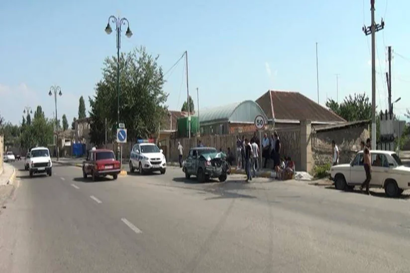 В Товузе врач попал в аварию, его автомобиль угнали с места происшествия - ФОТО