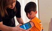 Naxçıvanda şəkərli diabetdən əziyyət çəkən uşaqlara pulsuz müasir qlükoz sensor cihazları təqdim olunub