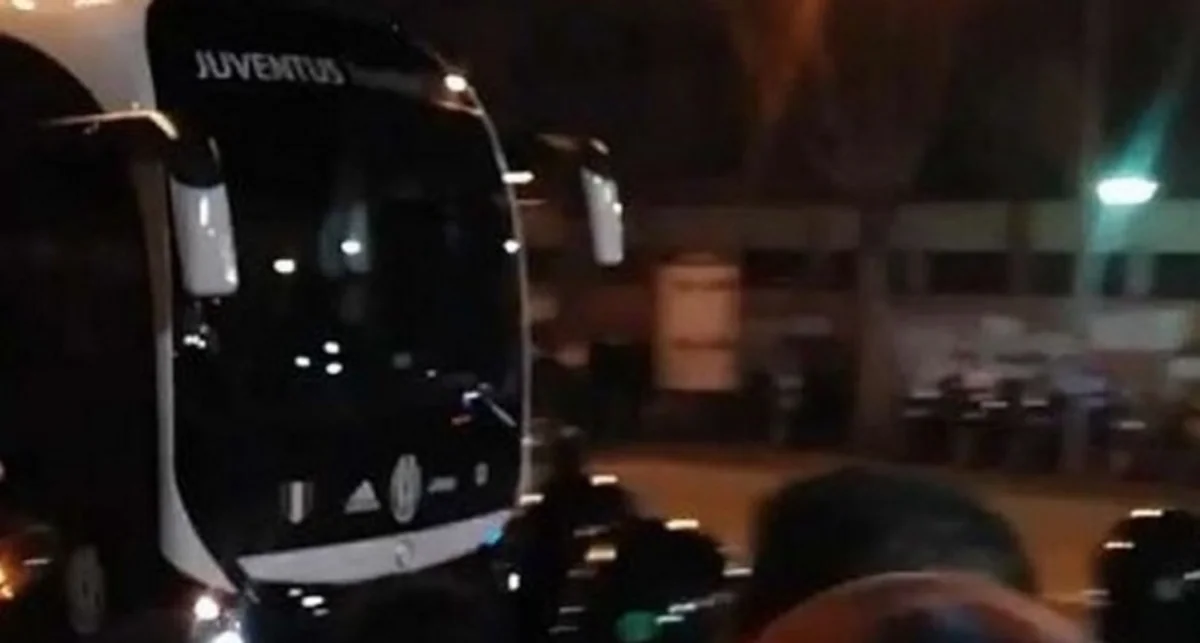 Juventus' bus attacked with explosive device