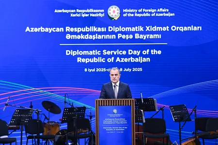 Diplomatların peşə bayramı günü münasibətilə Gülüstan sarayında rəsmi qəbul təşkil olunub - YENİLƏNİB