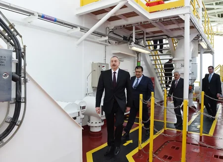 Prezident İlham Əliyev Heydər Əliyev adına yarımdalma qazma qurğusunun açılışında iştirak edib - YENİLƏNİB