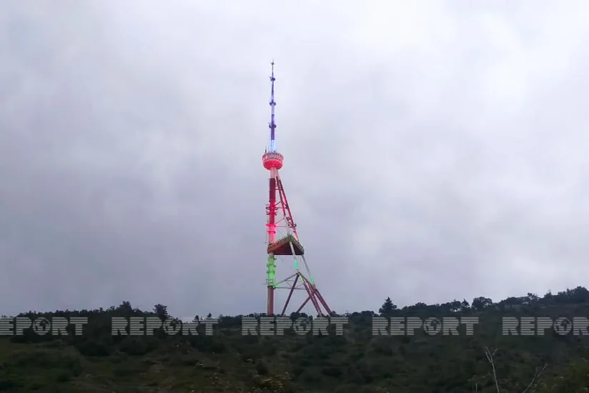 Телебашня в Тбилиси окрасилась в цвета флага Азербайджана