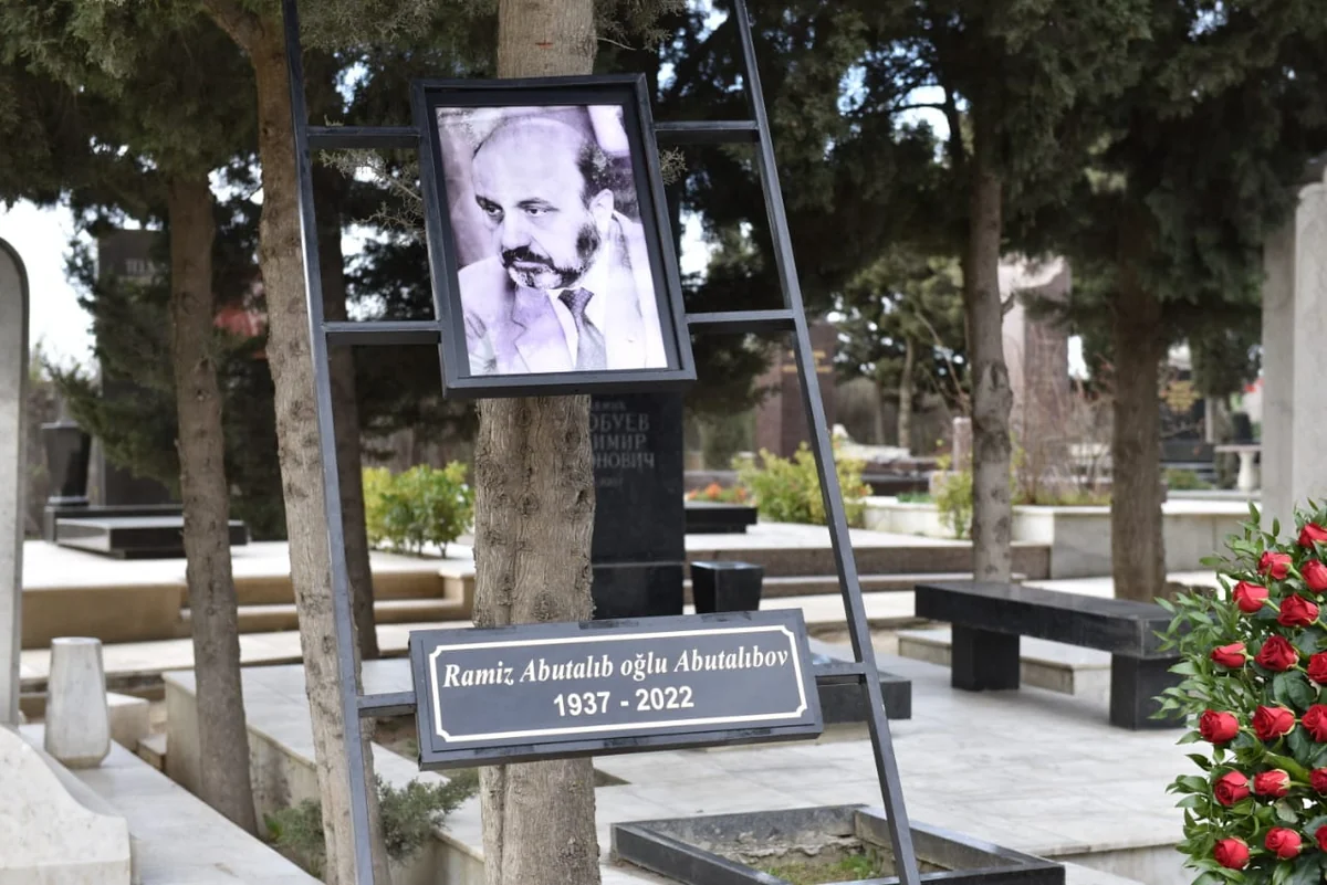 Tanınmış ictimai xadim Ramiz Abutalıbov dəfn olunub