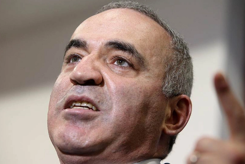 Kasparov hansı fikirlərinə görə üzr istədi?