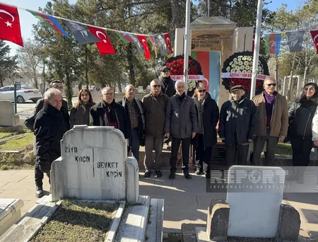 Ankaradakı Azərbaycan Kültür Dərnəyinin üzvləri Rəsulzadənin məzarını ziyarət edib