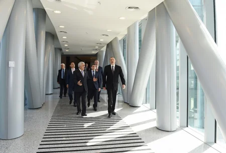 ​Azərbaycan Prezidenti SOCAR-ın yeni inzibati binasının açılışında iştirak edib - VİDEO