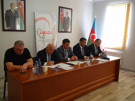 Gəncədəki avtodaşıyıcıların problemləri dinlənilib