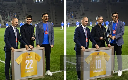 İsveçlə oyundan əvvəl Azərbaycan millisinin sabiq futbolçularına təşəkkür plaketi təqdim olunub