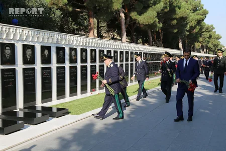 Prokurorluq işçiləri Fəxri və Şəhidlər xiyabanlarını ziyarət ediblər