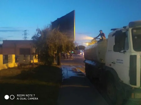 Bakıda ağaclar suvarılır və yuyulur