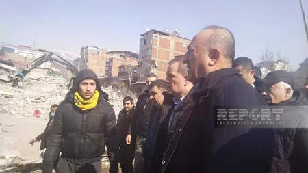 Azərbaycan və Türkiyənin XİN başçıları Kahramanmaraşda dağıntılar olan ərazilərə baş çəkib, zərərçəkmişlərlə görüşüb