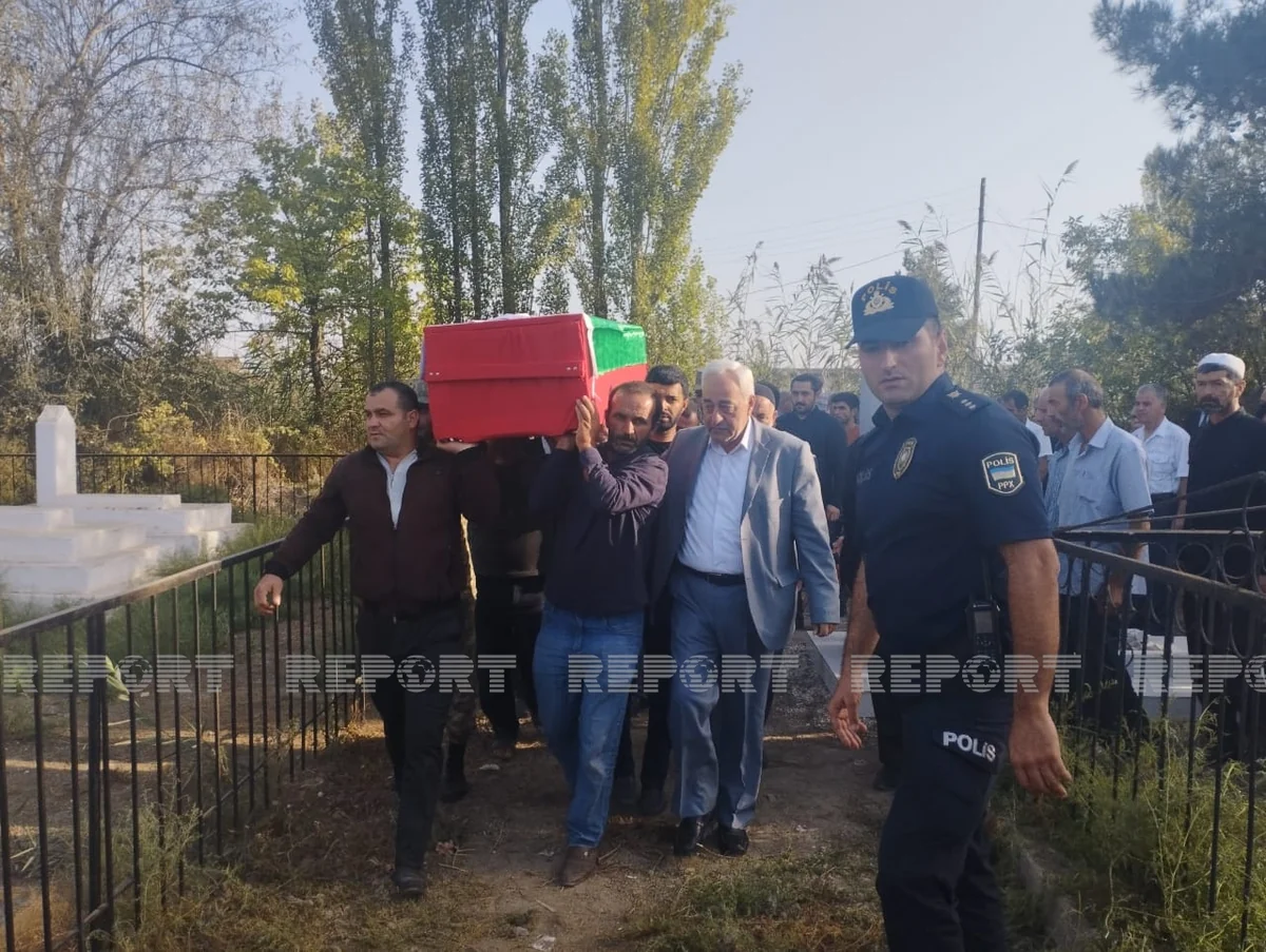 Salyanda şəhid hərbi qulluqçu Elmi Səmədovun dəfn mərasimi keçirilib