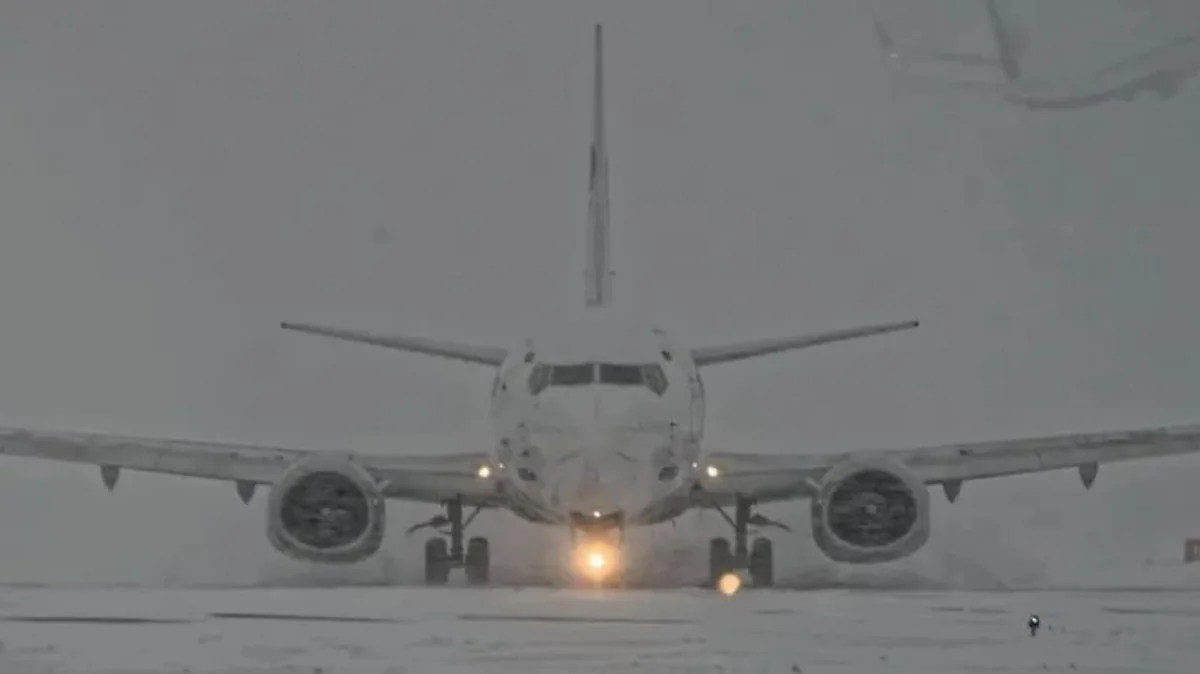 В Пулково самолет не смог взлететь из-за ветра