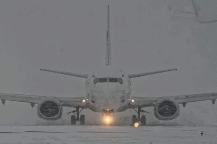 В Пулково самолет не смог взлететь из-за ветра