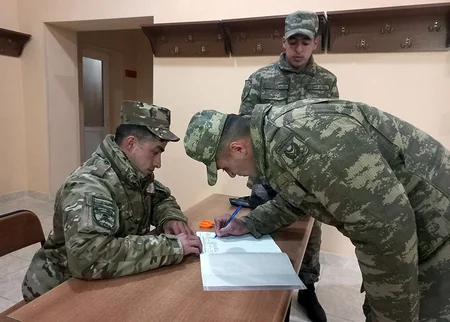 Hərbi vəzifəlilərin təlim toplanışı keçirilir