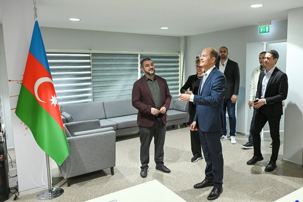 FİBA-nın baş katibi Azərbaycan Basketbol Federasiyasının əməkdaşları ilə görüşüb