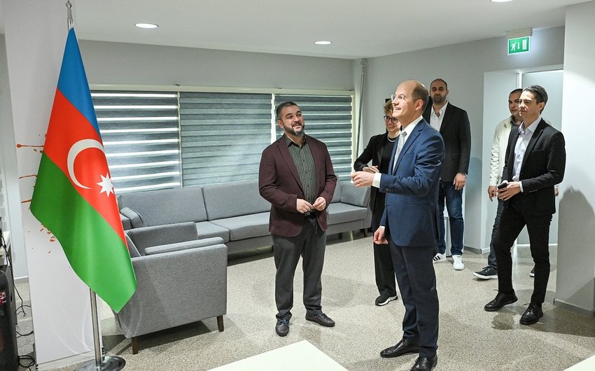 FİBA-nın baş katibi Azərbaycan Basketbol Federasiyasının əməkdaşları ilə görüşüb