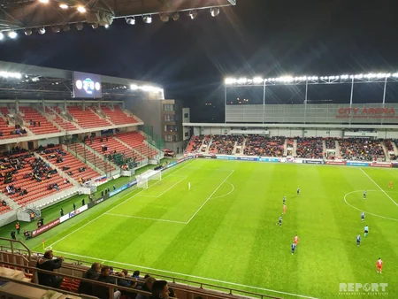 Qaranlıq və soyuq şəhər, adı şəraba verilən futbolçu - REPORTAJ