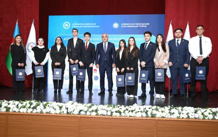 Bir qrup tələbəyə adlı təqaüd verilib