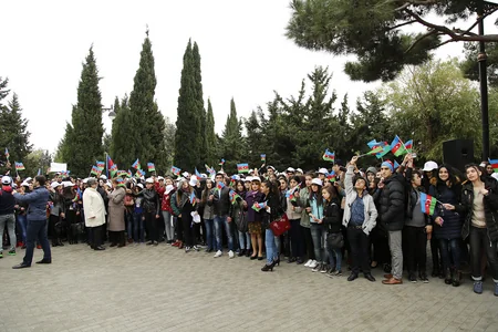 Bakıda “Bayraq yürüşü” keçirilib