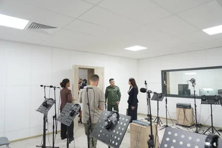 Azerbaijani journalists familiarize themselves with work of press service of Uzbek Defense Ministry
