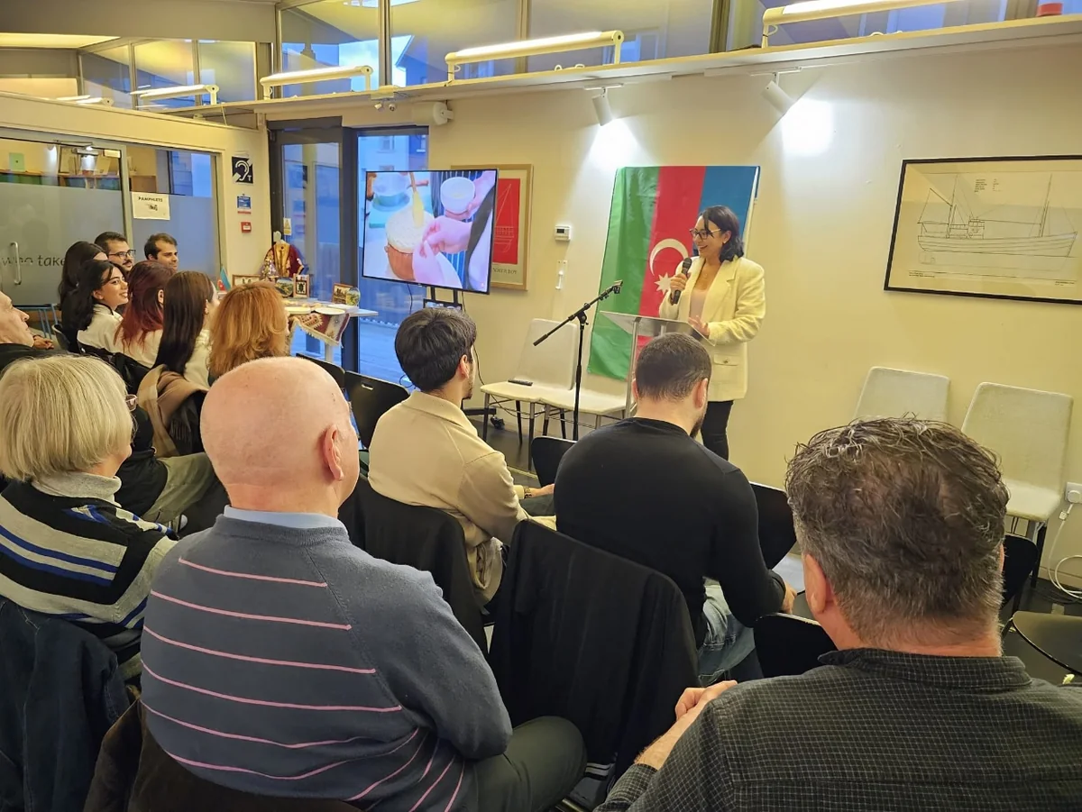 Şotlandiyada Azərbaycan poeziyası gecəsi keçirilib