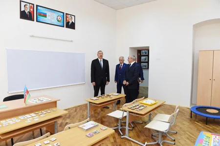 Prezident İlham Əliyev əsaslı təmir edilən 268 saylı xüsusi məktəbdə yaradılan şəraitlə tanış olub
