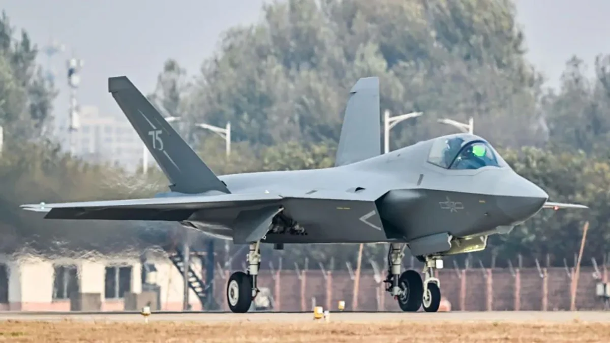 Китай впервые представит публике истребитель-невидимку J-35A