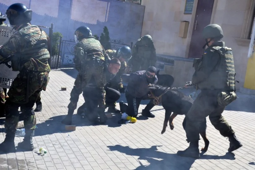 Нацгвардия Украины отбила нападение на посольство Азербайджана - ВИДЕО