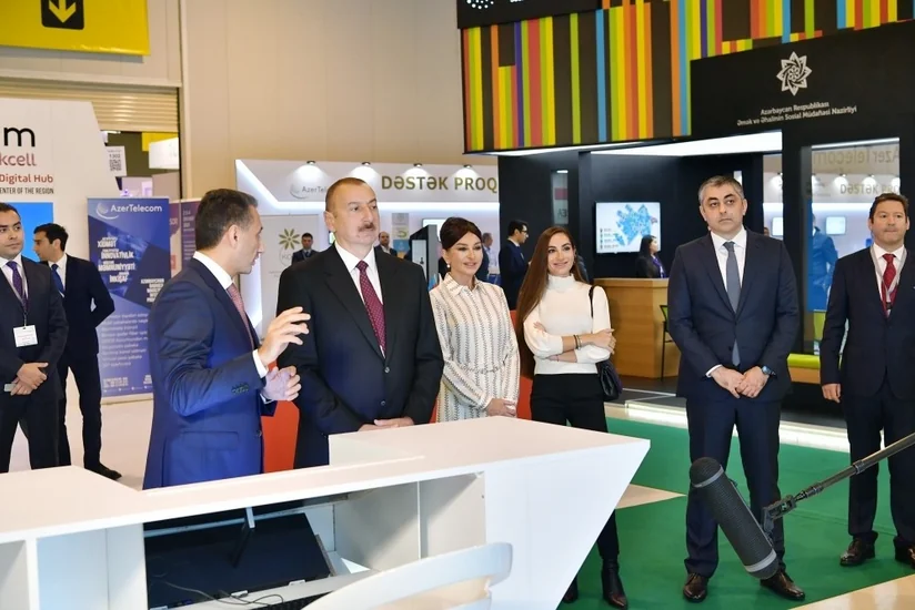 Президент Ильхам Алиев  ознакомился с выставкой Bakutel-2019