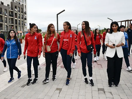 Azərbaycanın qadınlardan ibarət millisinin üzvləri Füzuli və Şuşaya səfər ediblər