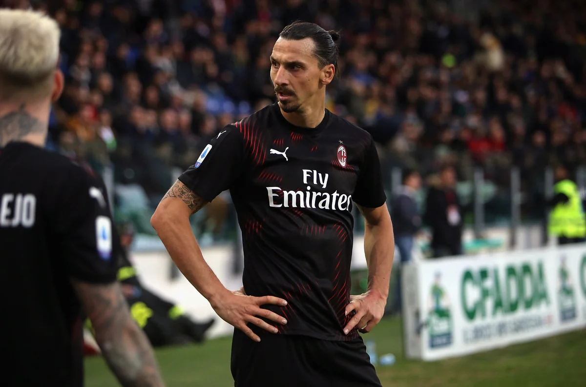 Zlatan İbrahimoviç Milanla müqaviləni uzadacaq