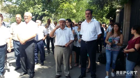 Bakı sakinləri Türkiyə səfirliyinə gül aparmaqda davam edir - FOTO