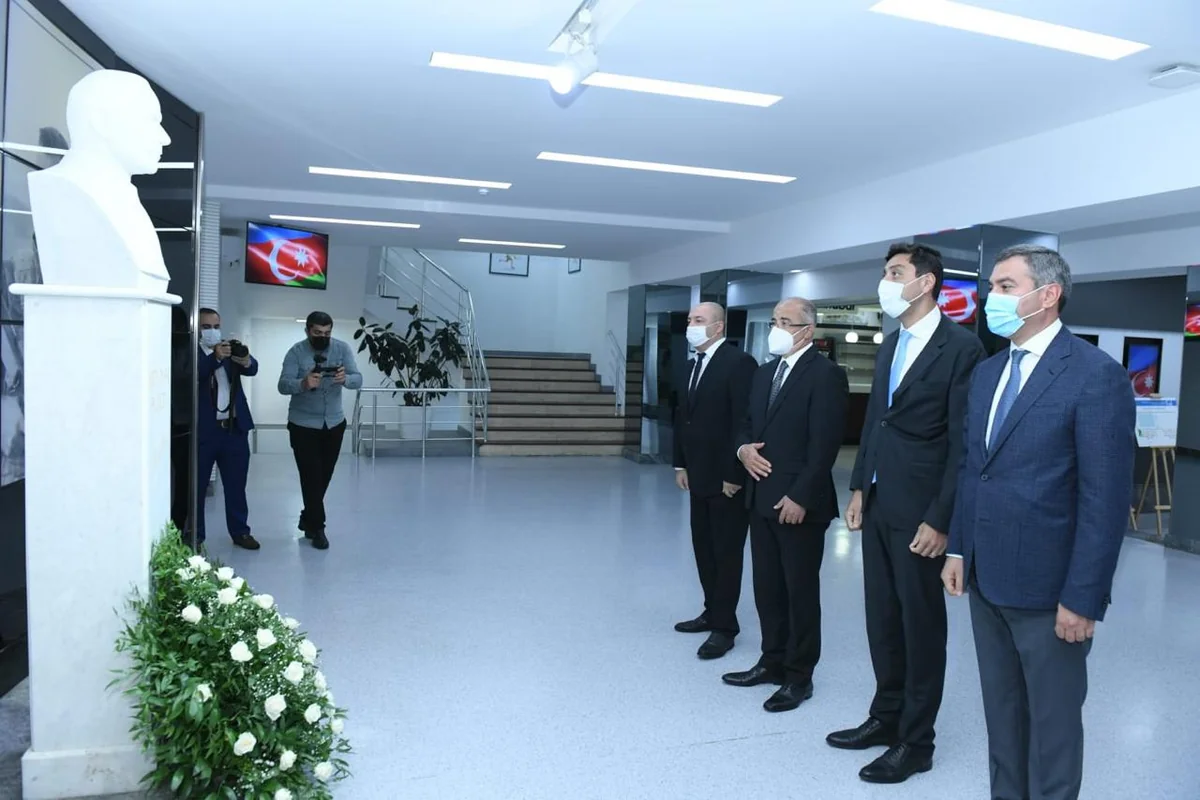 ADBTİA-nın şəhid məzunlarının adları auditoriyalara verilib