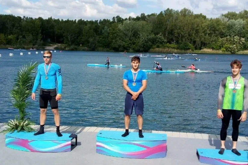 17 yaşlı kayakçımız Slovakiyada qızıl medal qazandı