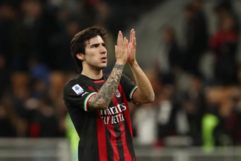 Milanın aparıcı futbolçusu İngiltərə klubu ilə müqavilə imzalayıb