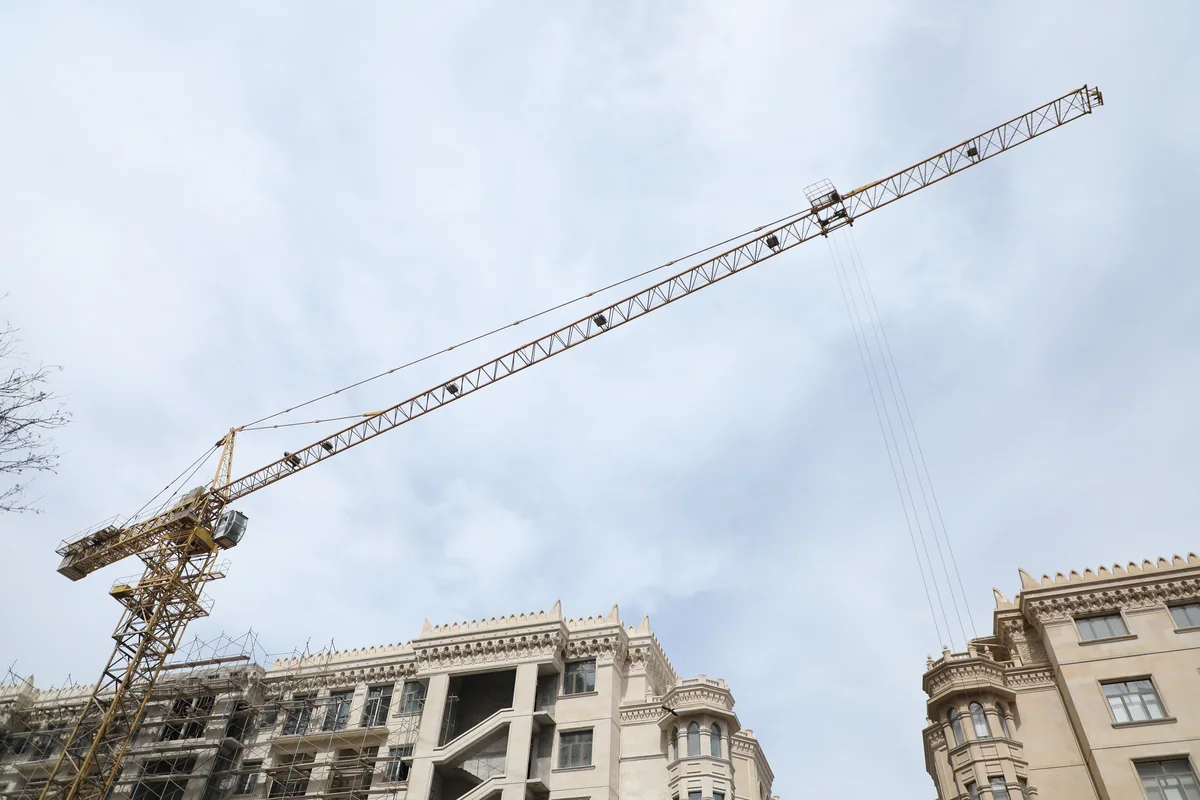 Əməyin mühafizəsinə barmaqarası baxanlar... - VİDEO