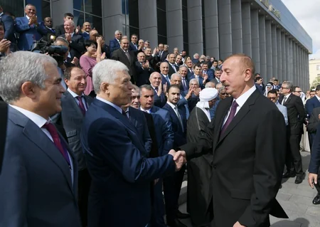 Prezident İlham Əliyev Azərbaycan parlamentinin 100 illiyi münasibətilə keçirilən təntənəli iclasda iştirak edib