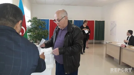 Lənkəranda seçki məntəqələrində seçici sıxlığı yaranıb - FOTO - VİDEO