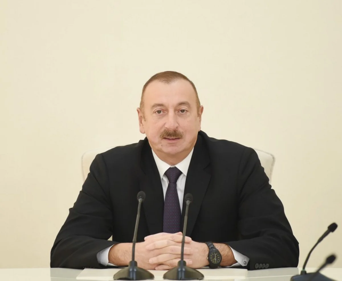 İlham Əliyev: Bizim dilimizə lüzumsuz xarici kəlmələr lazım deyil