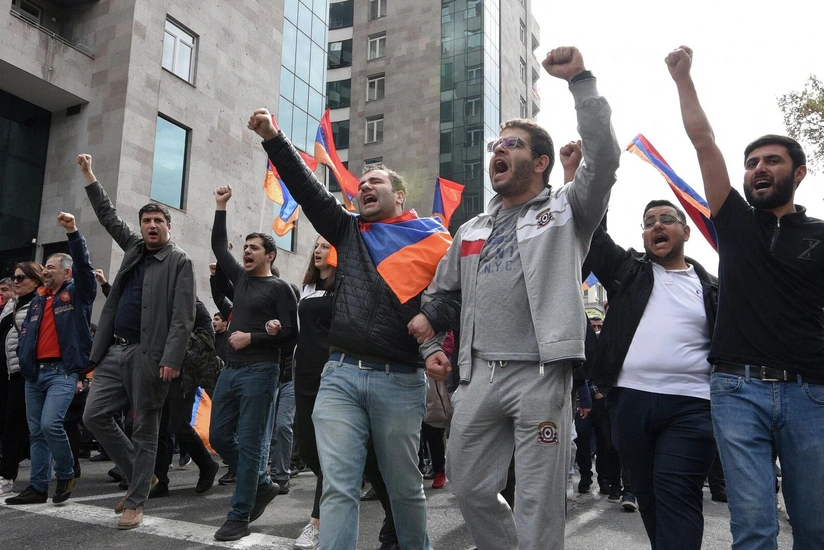 44 günlük müharibədə həlak olan erməni hərbçilərin valideynləri hökuməti istefaya çağırırlar