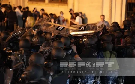 Tbilisidə polislə etirazçılar arasında qarşıdurma olub, xəsarət alanlar var - YENİLƏNİB-3