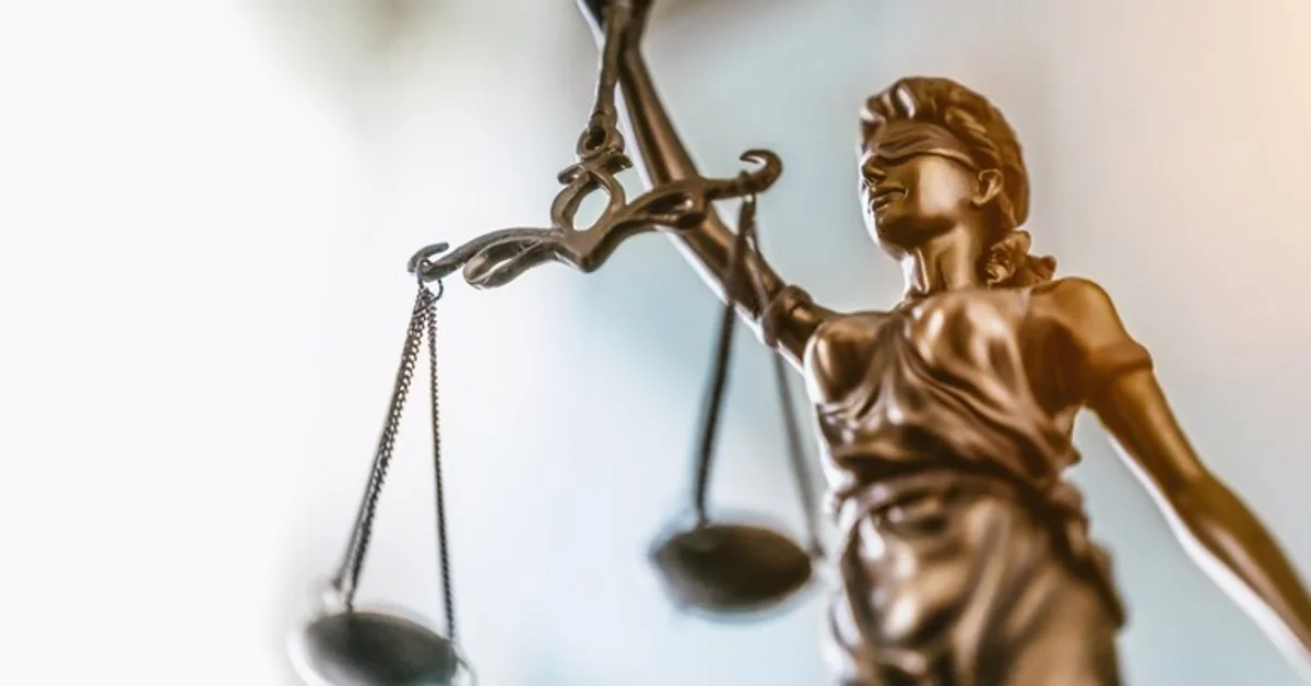 Abşeronda əmisini öldürüb evini yandıran gənc hakim qarşısına çıxarılır