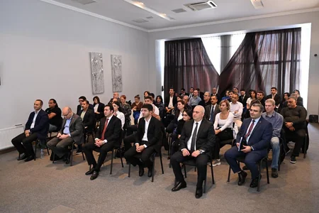 Gənclər və idman naziri federasiya nümayəndələri ilə görüşüb